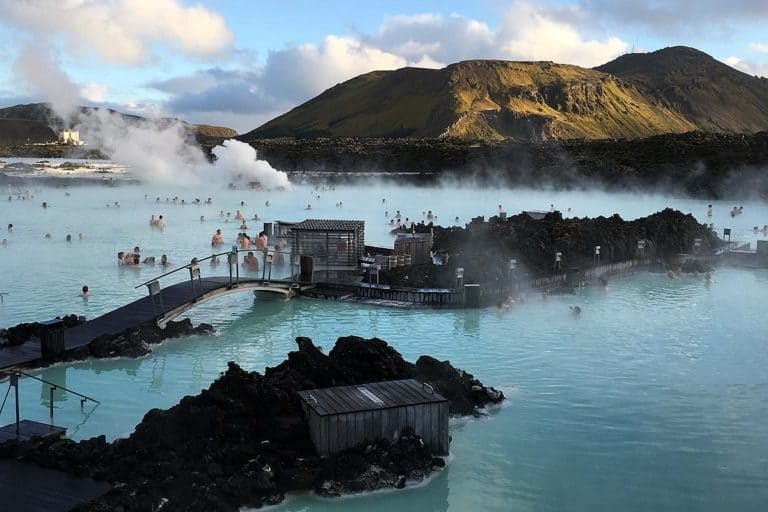 1200px-Blue_Lagoon_Iceland_22360145156-768x512