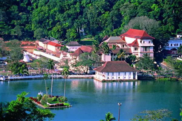 Kandy, il lago