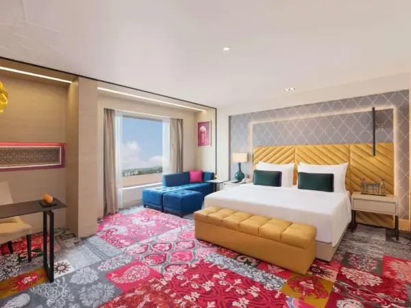 Agra_-_hotel_grand_mercure_deluxe_room