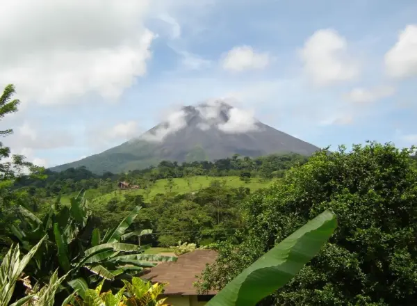 arenal_volcano_1048x768