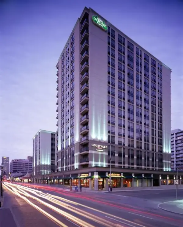 Courtyard by Marriott Downtown Toronto, esterni