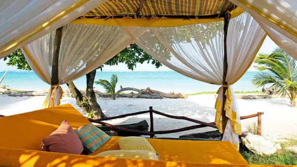 Elewana_AfroChic---Swahili-bed-on-beach