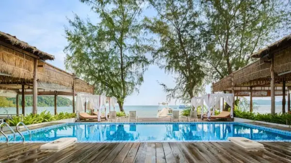 koh_rong_samloen_Eden_Beach_Resort_pool