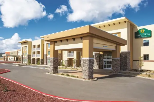 La Quinta Inn & Suites, Esterni