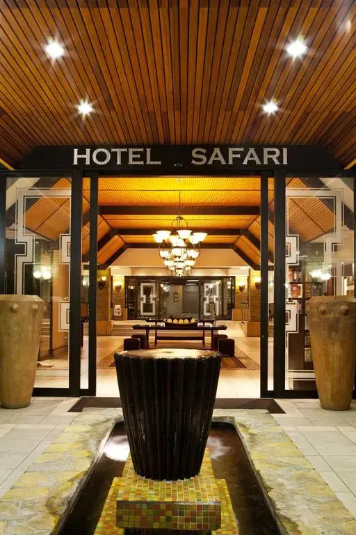 Safari Hotel, ingresso