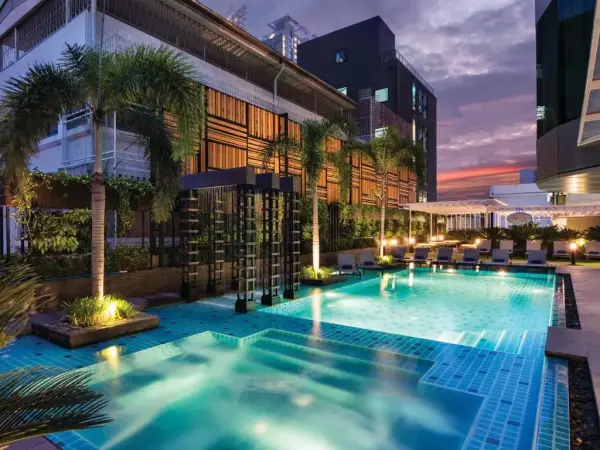 Solitaire_Hotel_Sukhumvit_outdoor