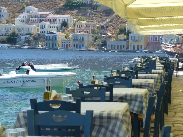 Symi_una_taverna_sul_porto