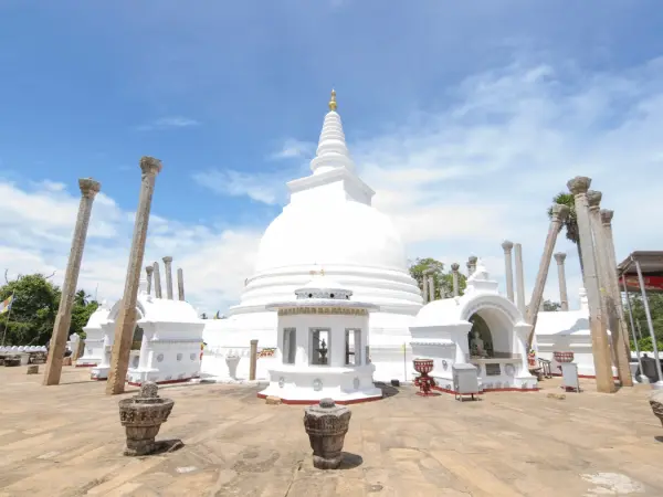 thuparamaya_stupa_anuradhapura_sri_lanka