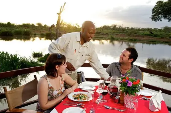 Voyager_Ziwani_Camp_Cena_sulla_terrazza_