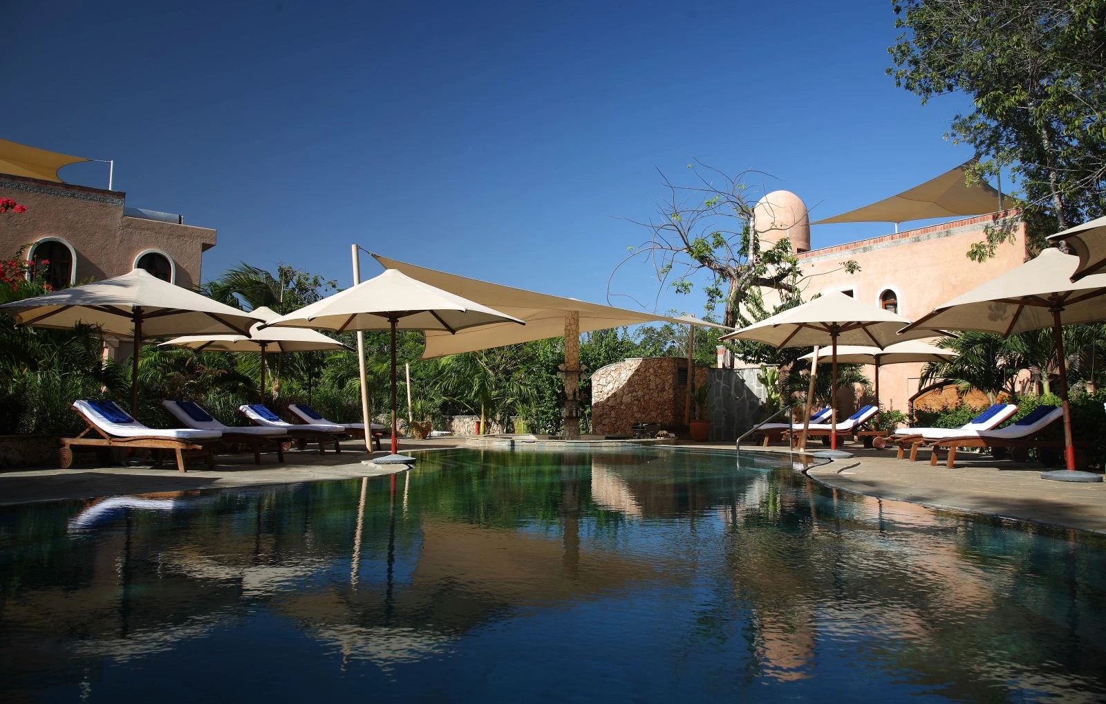 Almanara_Luxury_Resort_Pool