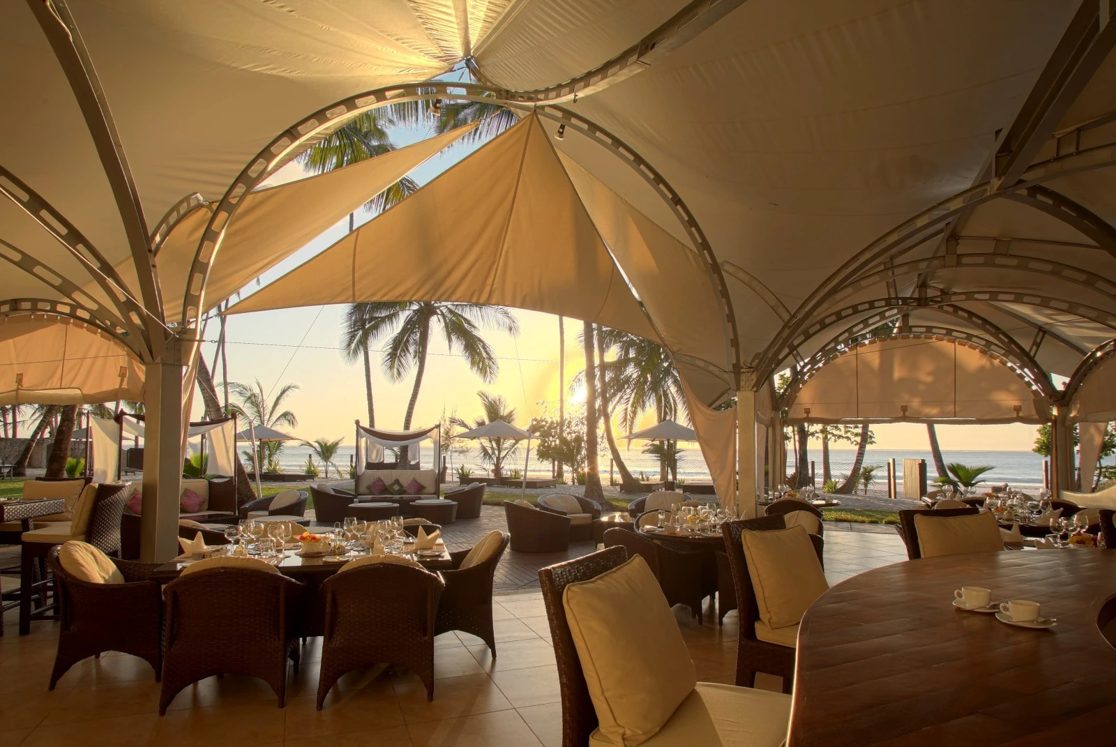 Almanara_Luxury_Resort_Restaurant