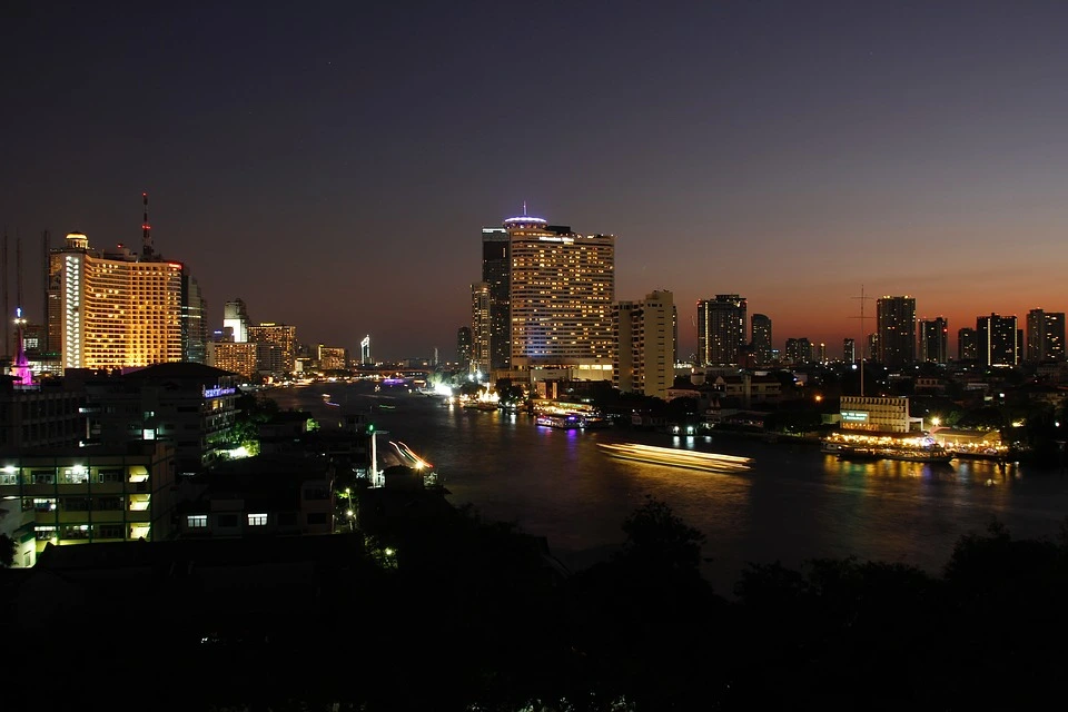 bangkok-by_night-skyline