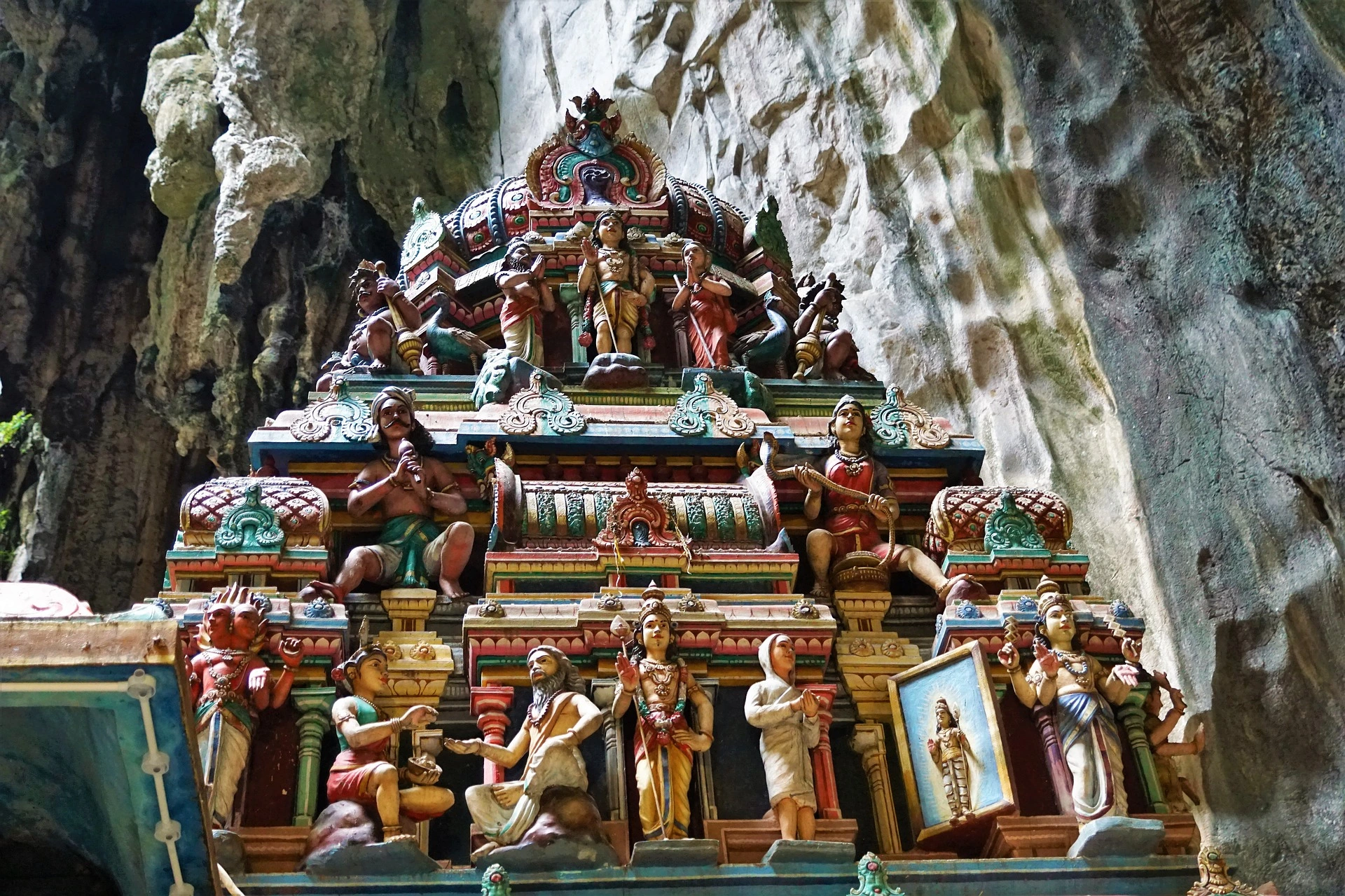 Batu_Caves_-_tempio_all_interno