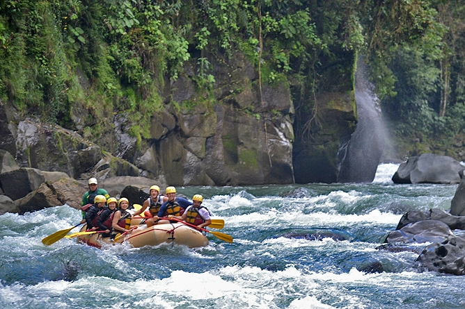 CostaRica_Rio-Tropicales_Lodge-am-Fluss_Pacuare-Rafting_2