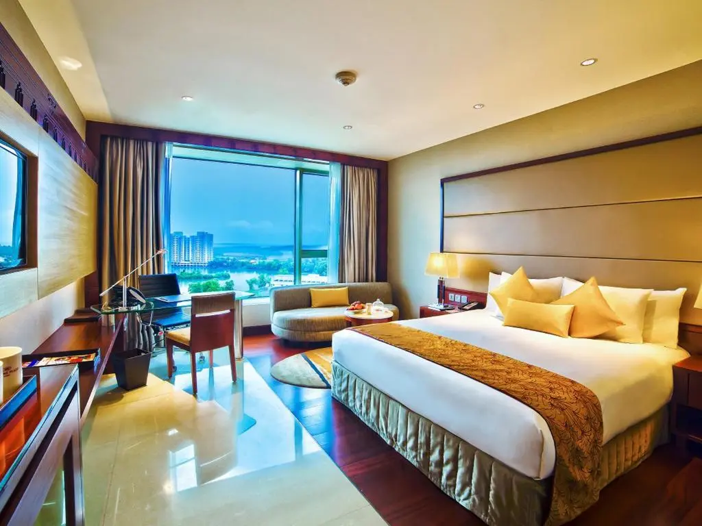 Crowne_Plaza_Kochi_room_view