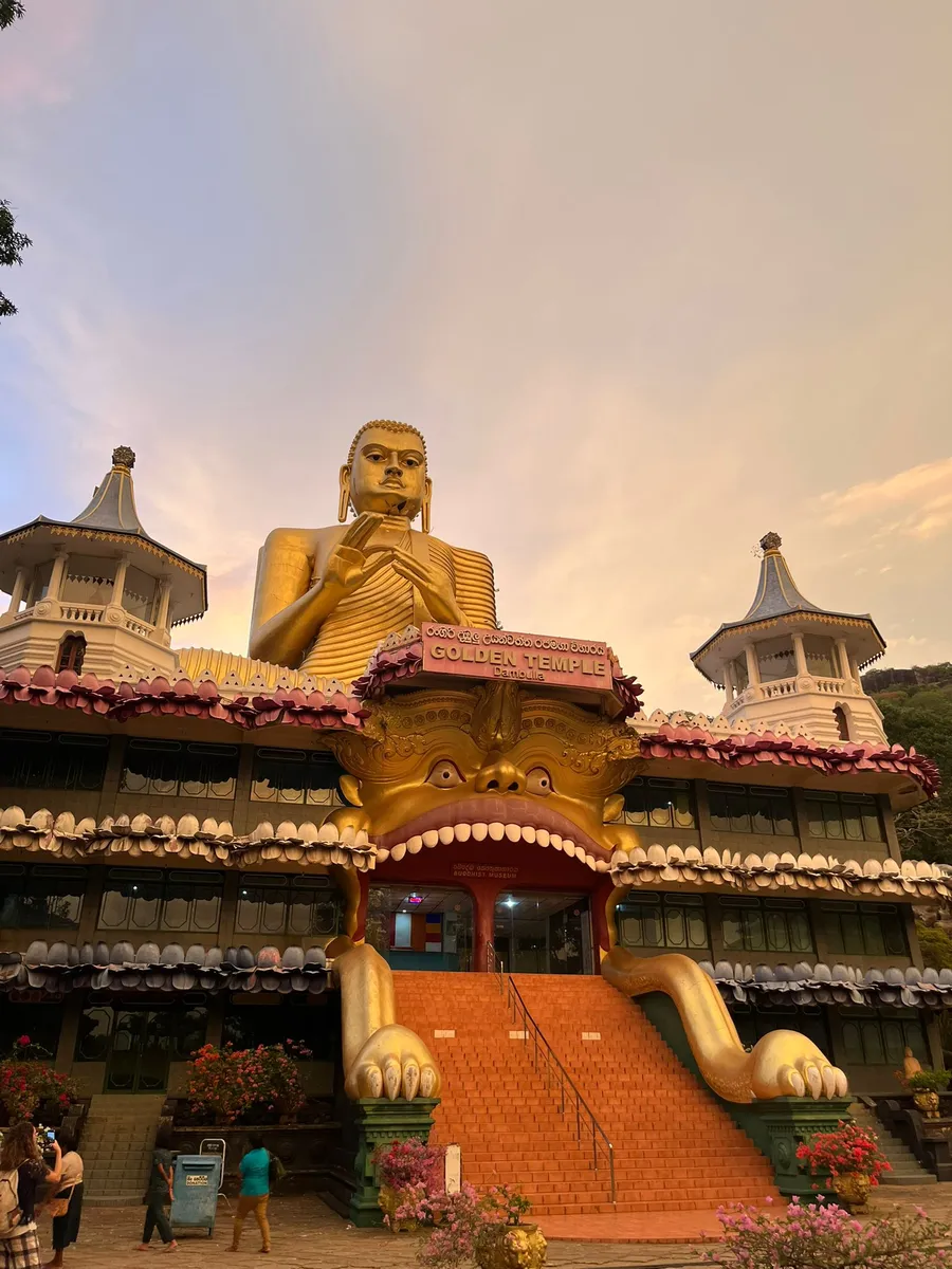 Dambulla_golden_temple