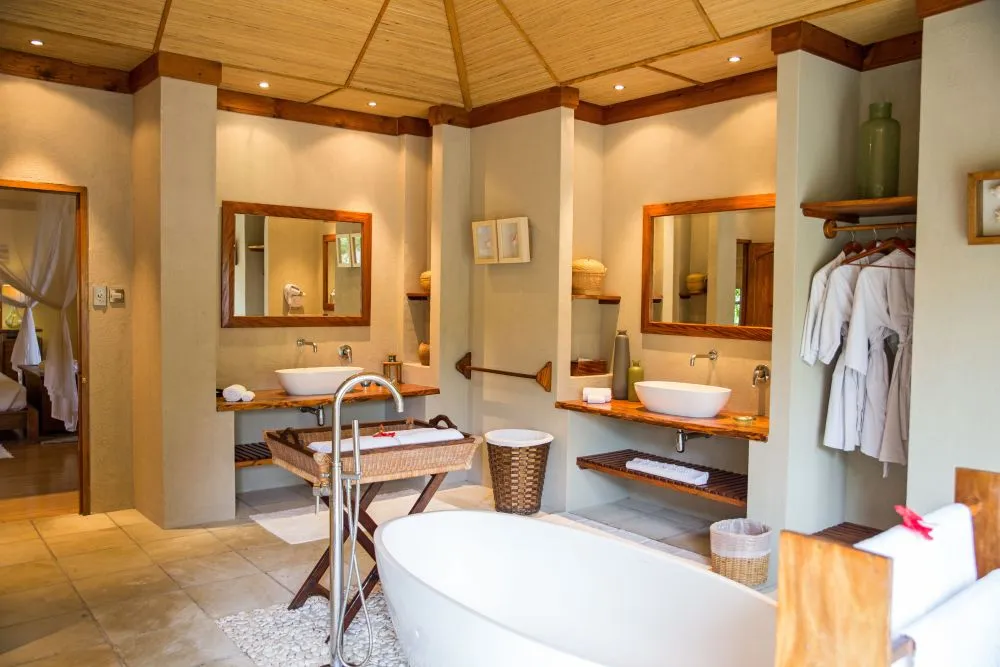 DenisIsland_BeachVilla_Bathroom