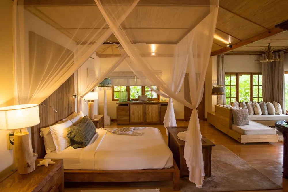 DenisIsland_Bedroom_BeachVilla