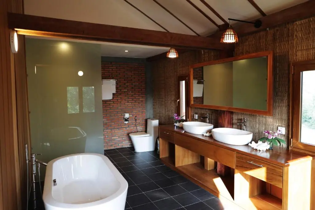 Farmhouse_Resort___Spa__bathroom