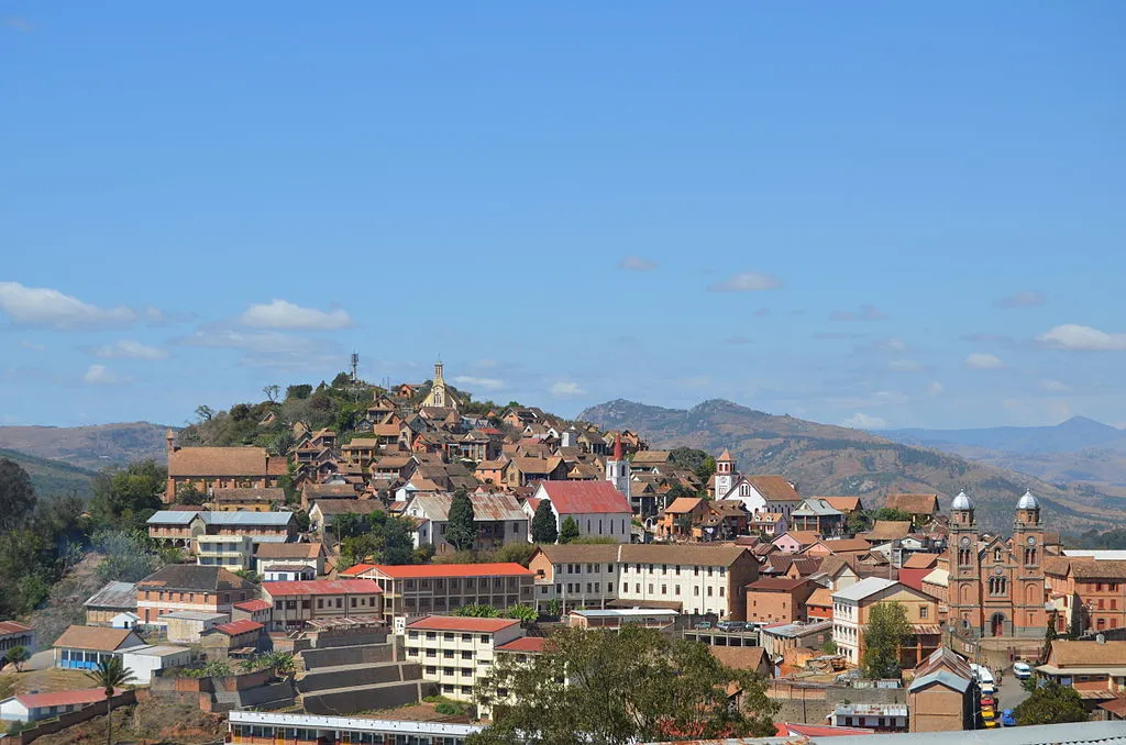 Fianarantsoa_1024px-Vue_globale_de_la_ville_