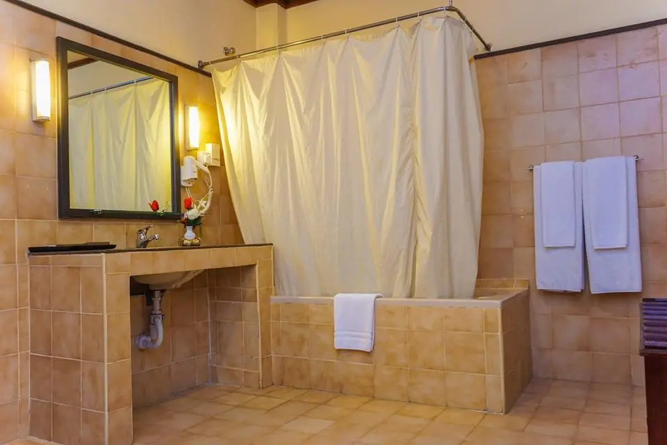 Grand Oriental, Bagno