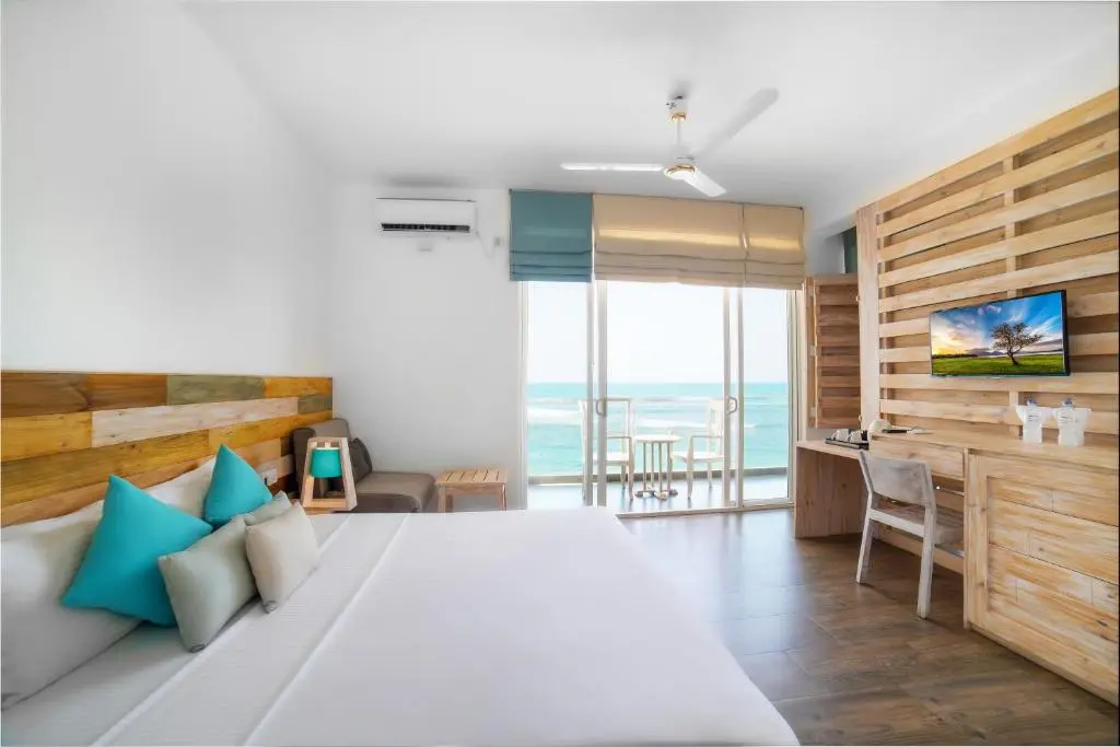 Hikkaduwa_Beach_Hotel_double_room