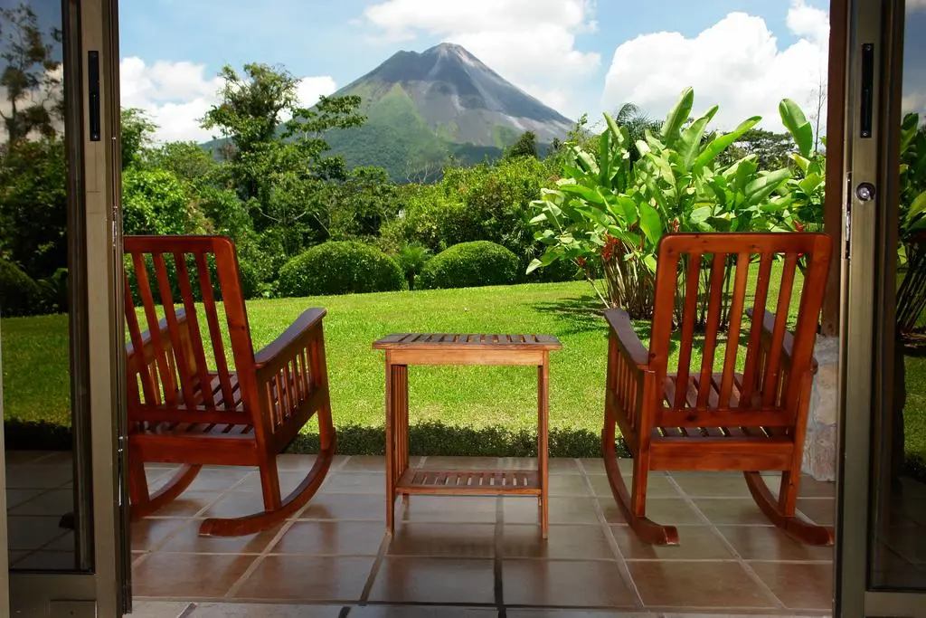 Arenal Manoa, giardino visto dal patio