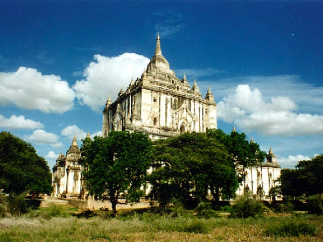 img_element_12340_il-tempio-di-ananda-e-il-thatbyinnyu-il-tempio-pi-alto-di-bagan