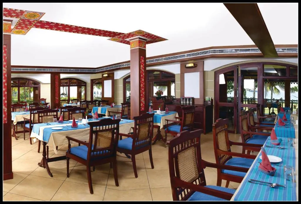 Kumarakom_Eastend_Lakesong_Resort_restaurant