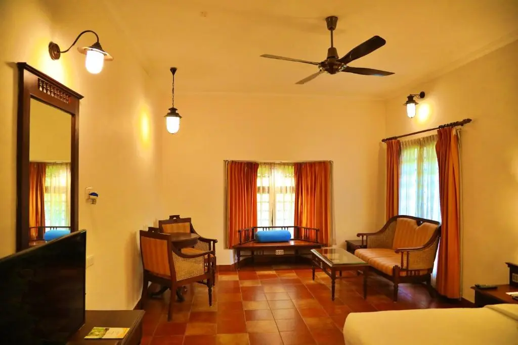 Kumarakom_Eastend_Lakesong_Resort_room