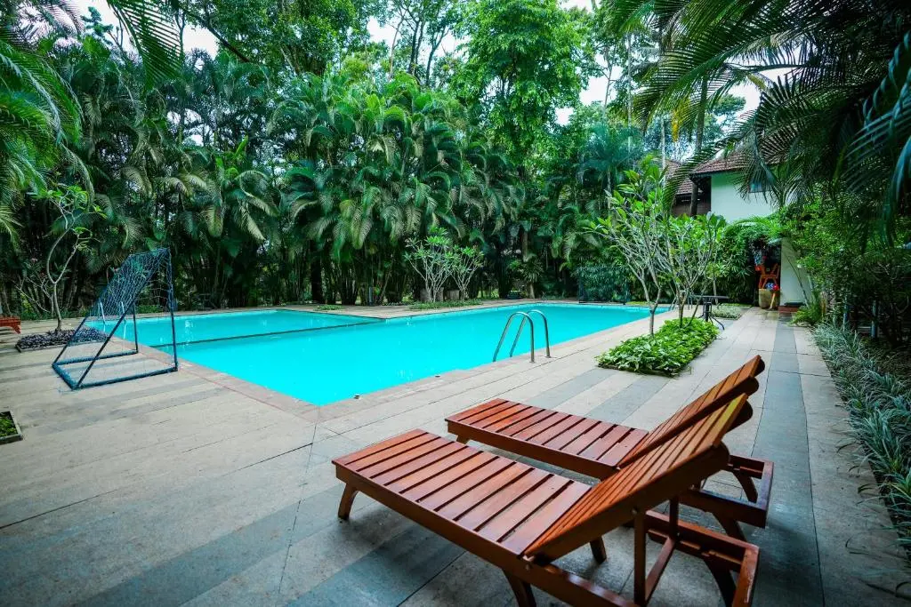 Kumili_Greenwoods_Resort_pool