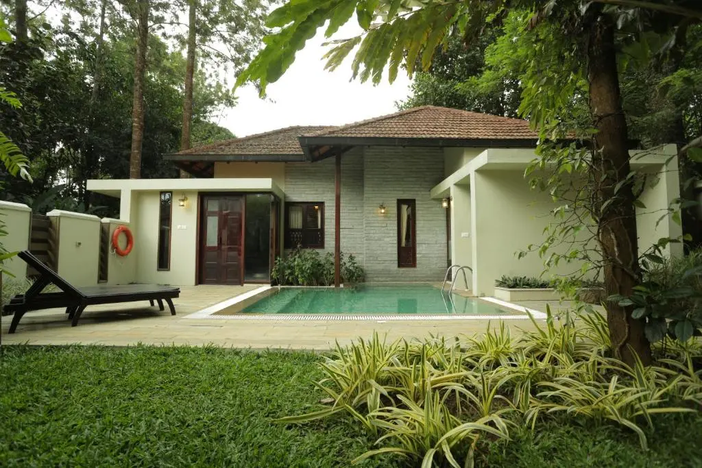 Kumili_Greenwoods_Resort_suite_premium_with_pool