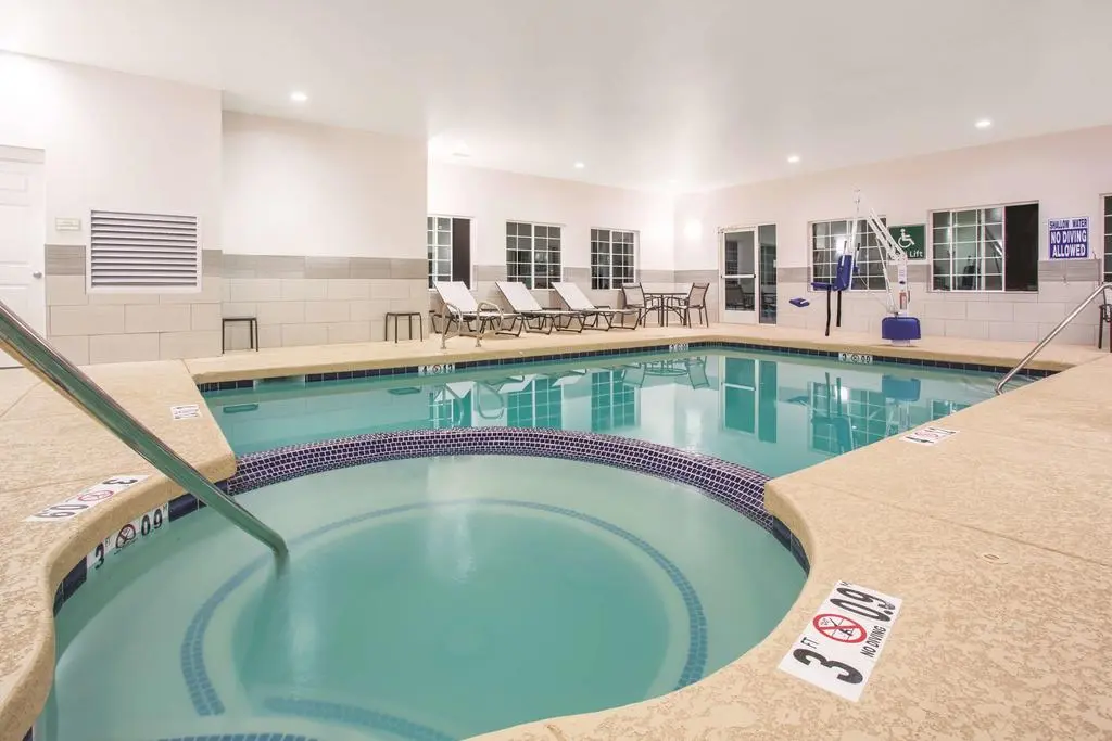 La Quinta Inn & Suites, Piscina e vasca idromassaggio