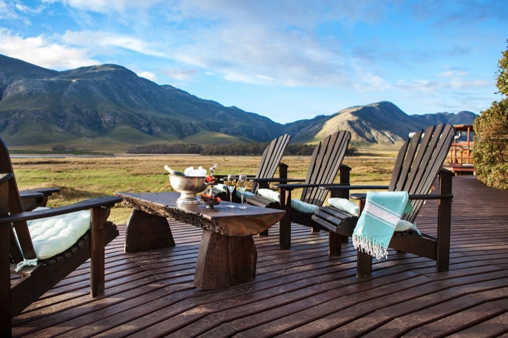 Lagoon_Lodge_patio