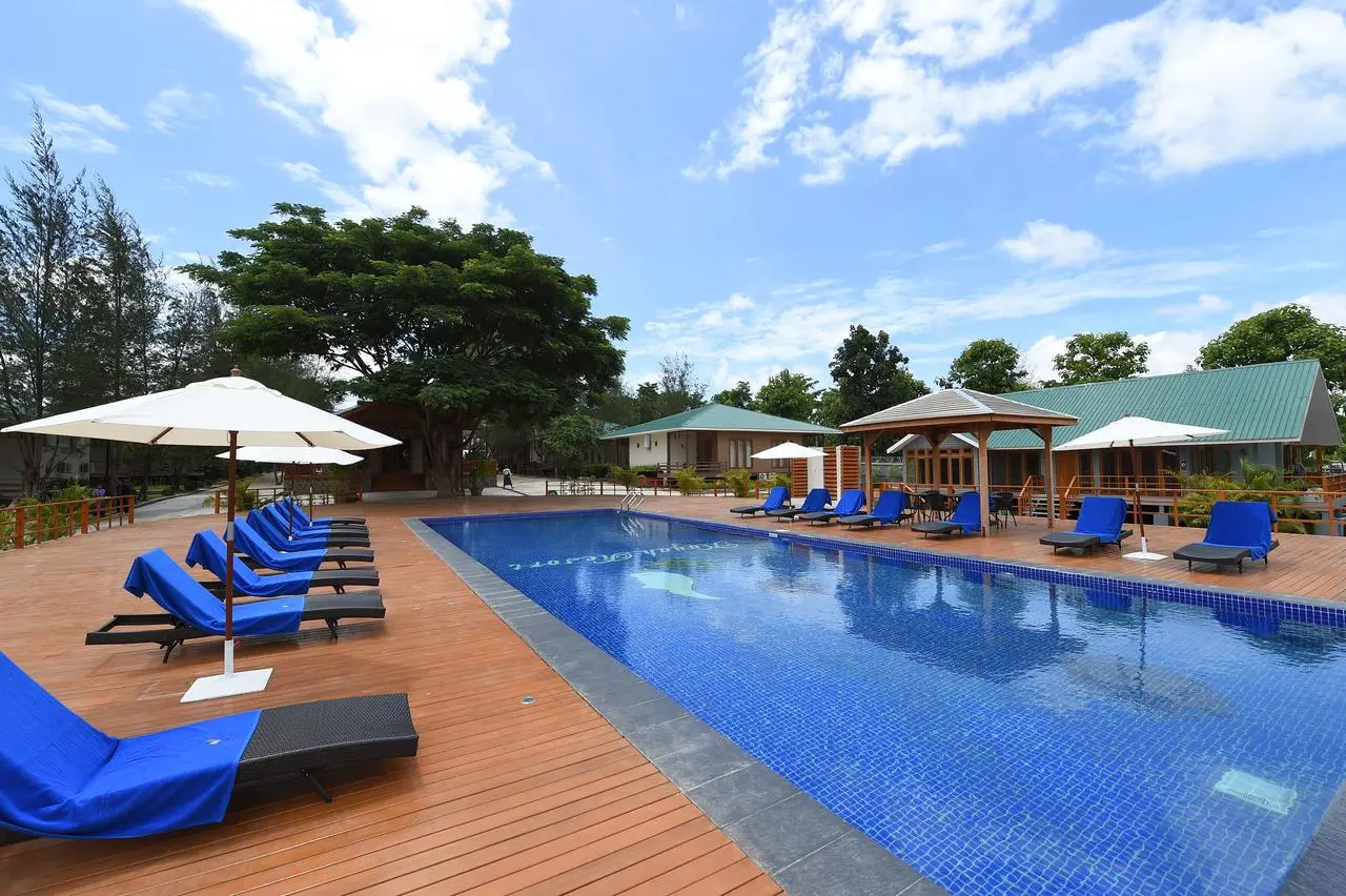 Loikaw_-_Keinnara_Lodge_pool