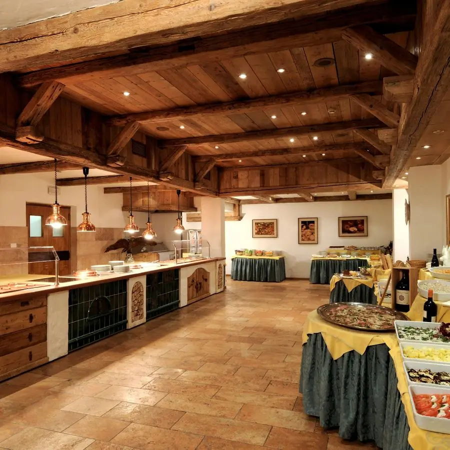 Madonna_di_Campiglio_-_Carlo_Magno_Hotel___Spa_buffet