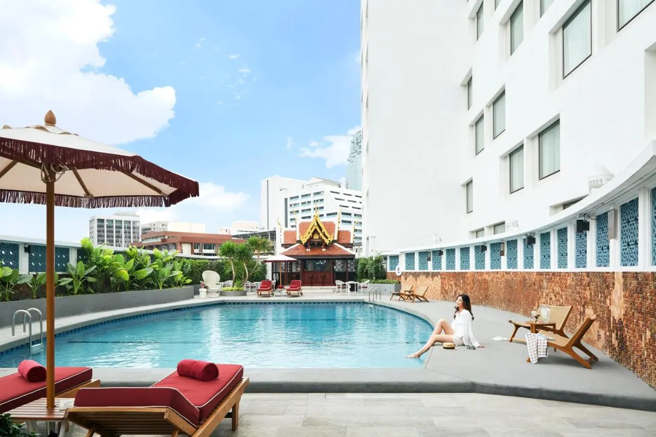 montien_surawong_bangkok_pool