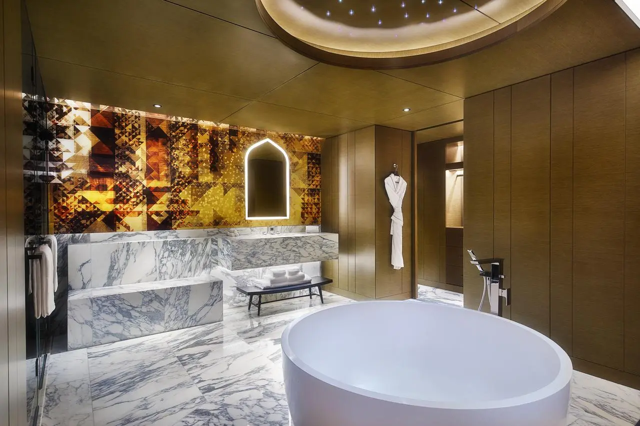 Muscat_-_W_hotel_Marvelous_suite_bathroom