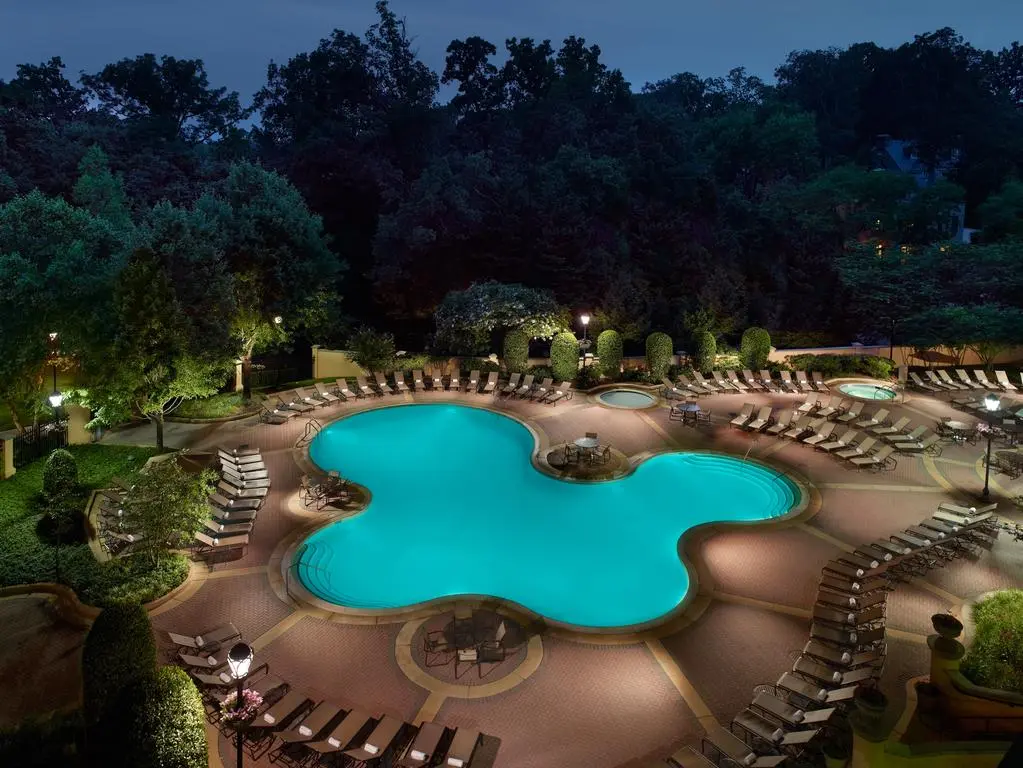 Omni Shoreham hotel, piscina