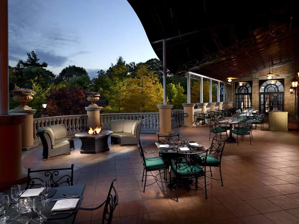 Omni Shoreham hotel, veranda