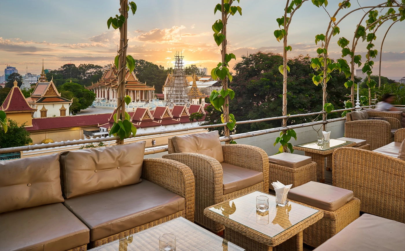 Palace-Gate-Hotel-Terrace_Bar_view