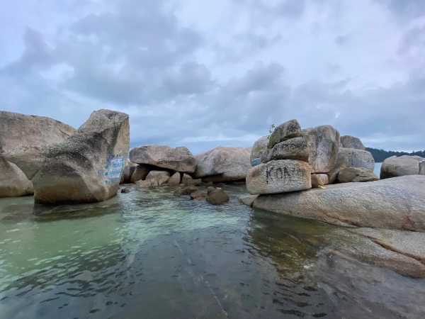 Pangkor_Laut_Island_rocks