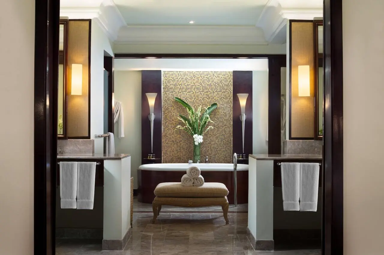 sheraton_sengiggi_bathroom