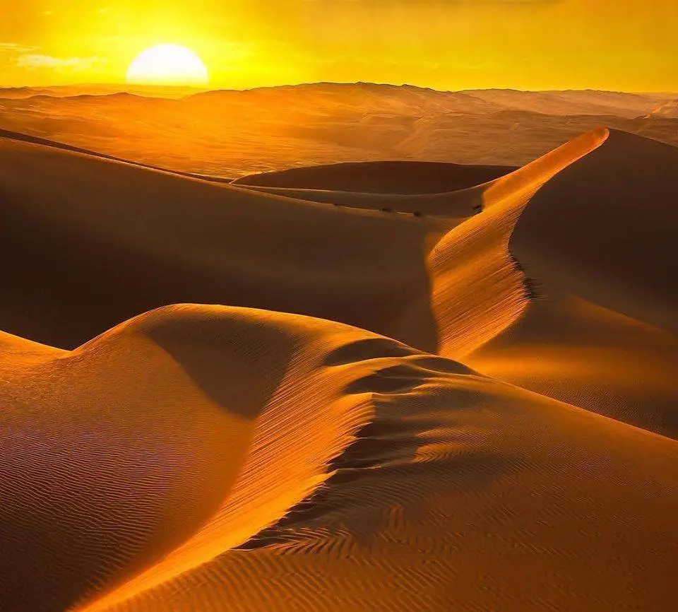 Sunset_at_Abi_Dhabi_Desert