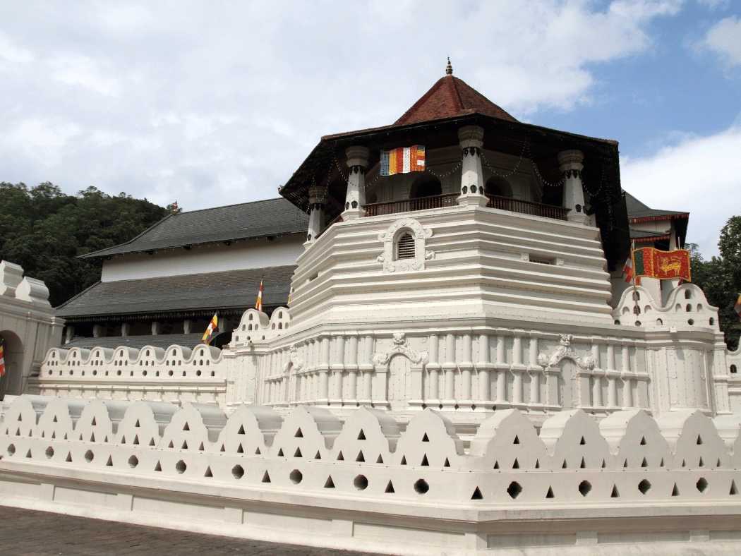 temple_of_the_tooth_kandy_sri_lanka