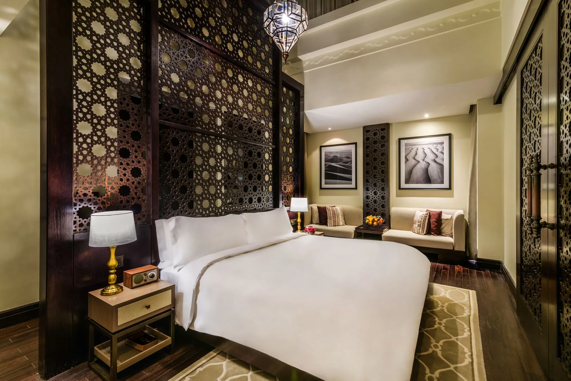 The_ritz_carlton_ras_al_khaimah_bedroom