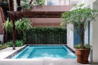 Bangkok_-_Baan_Vajra_Boutiqe_hotel_pool