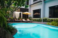 CHIANG_RAI_-_Nai_Ya_hotel_pool