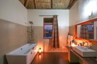 Crater Safari Lodge, Bagno