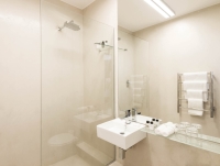 CTH_Room_BathroomVL_01-1325x1000